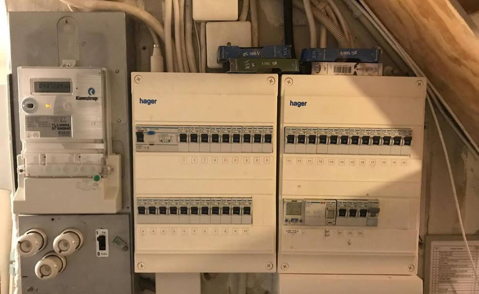 Elarbete i elskåp